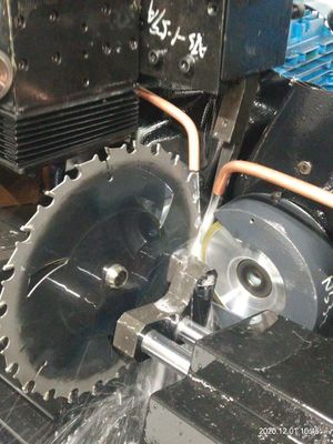 Máquina para afilar hojas de sierra de alta precisión